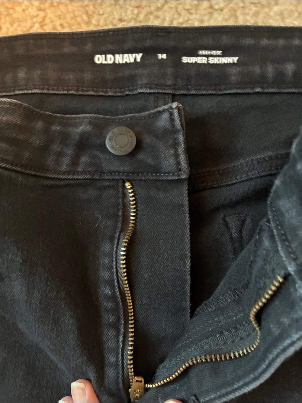 Old Navy Black Women's Skinny Jeans - Stretch Fit - Picture 2 of 2